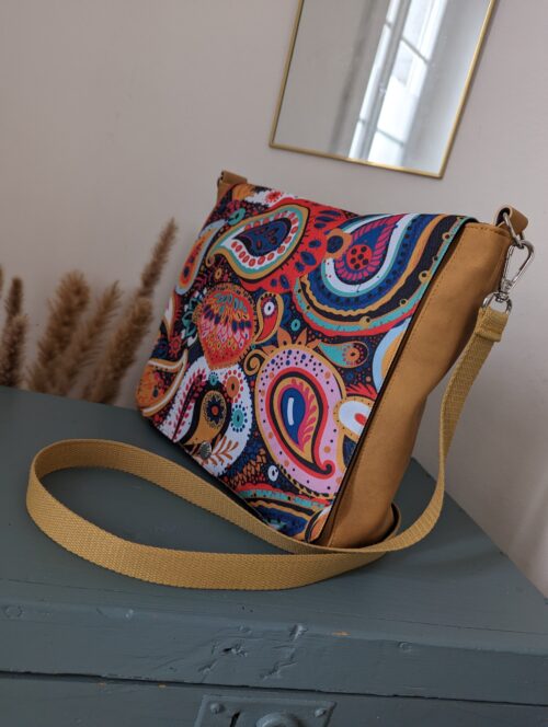 Sac besace a rabat interchangeable pour avoir son propre style. fabriqué en France a Saint Brieuc bretagne.